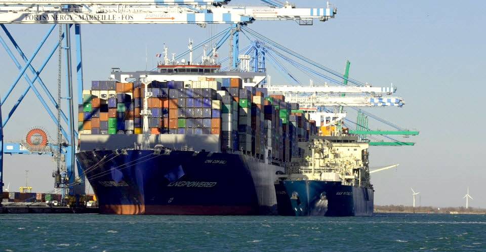 Ship-to-Containership LNG Bunkering